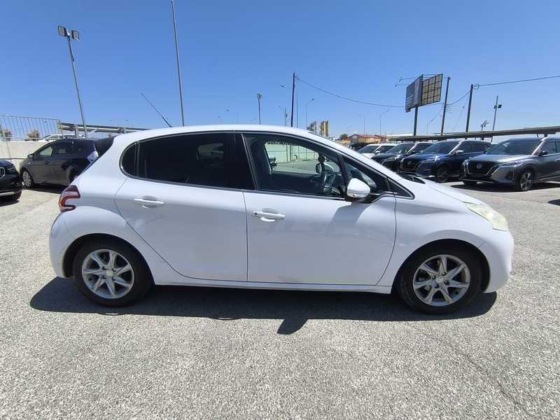 2015 Peugeot 208 1,4L 2015 Cyprus