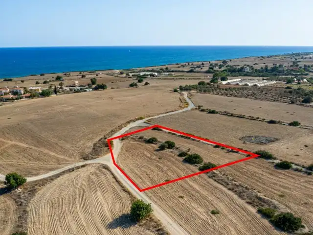 Residential Plot 3229 m², Larnaca — Maroni