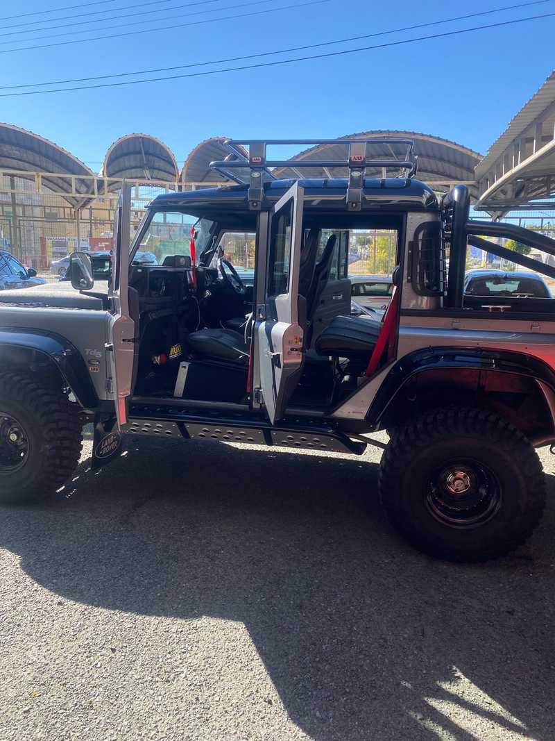 2004 Land Rover Defender 2,5L 2004 Cyprus