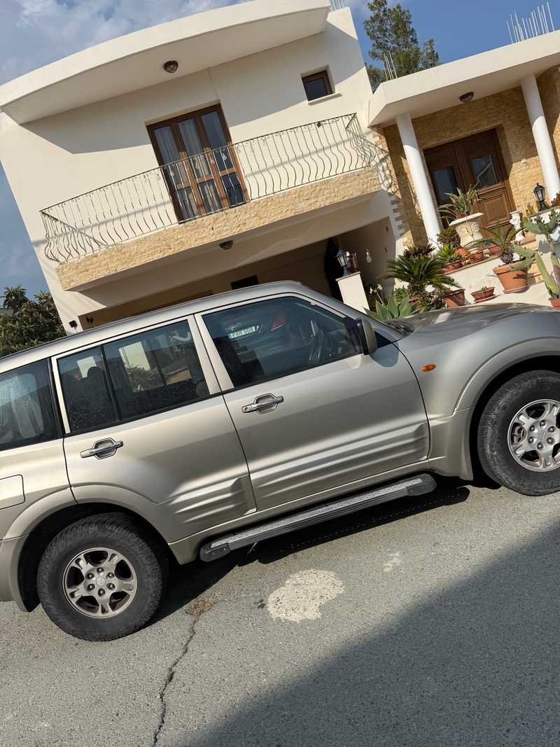 2004 Mitsubishi Pajero 3,2L 2004 Cyprus
