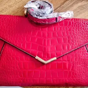 Genuine Mario Valentino Red Patent Envelope Bag - As New, Επαρχία Πάφου — Universal