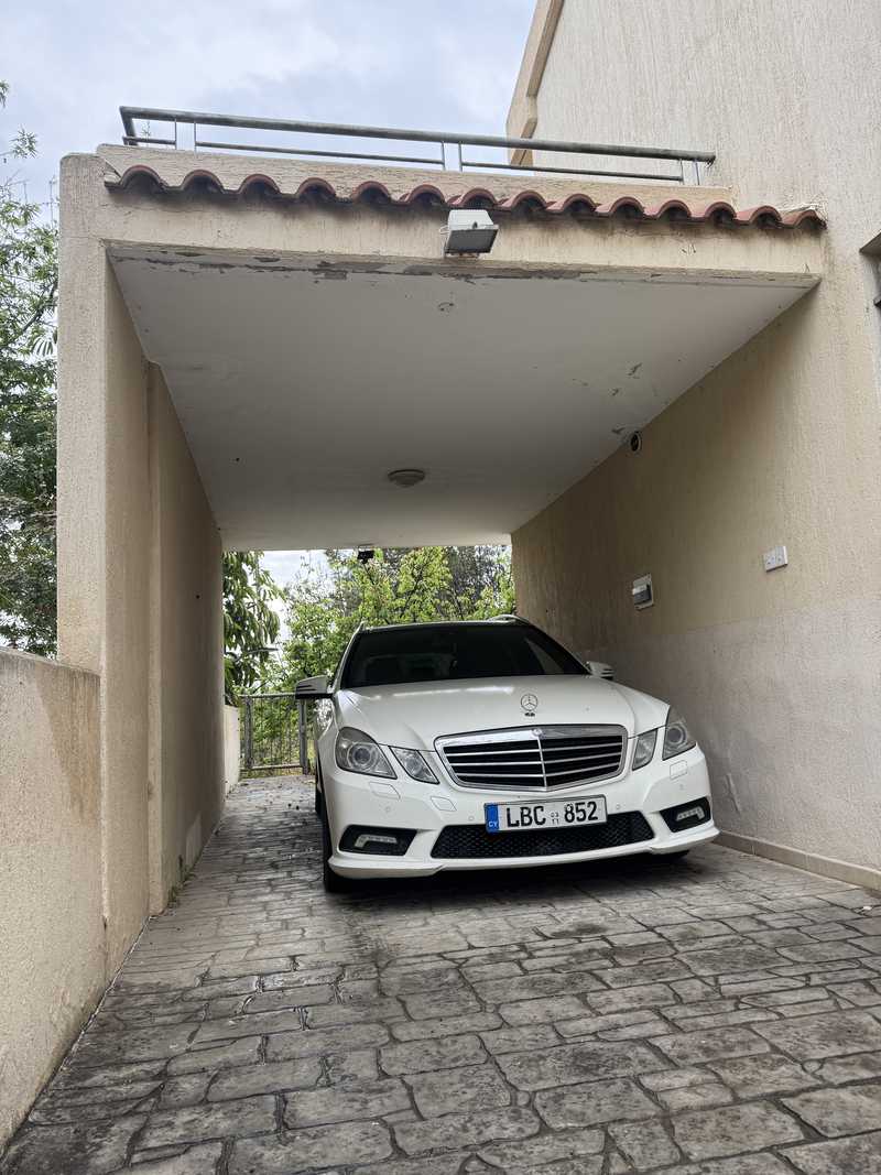 Mercedes-Benz E-Class 2,5L 2011