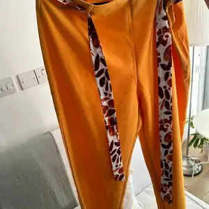 Yellow pants, Nicosia — Aglantzia