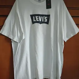 New levis t-shirt with tags logo emblem vintage look men menswear shirt stre, Επαρχία Λάρνακας — Αραδίππου - Απόστολος Λουκάς