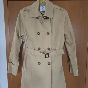 Trenchcoat new never worn. large will fit uk12 or eu42, Επαρχία Λάρνακας — Λιβάδια Λάρνακας