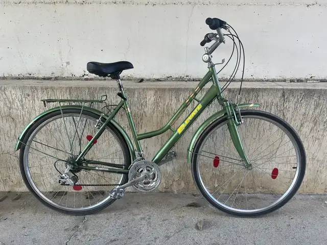 Elegant city bike, Larnaca — Larnaka - Harbor