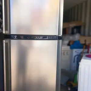 Fridge freezer SHARP inox 180 x 70 up freezer lower fridge excellent condition, Επαρχία Λεμεσού — Τσερκέζ Τσιφτλίκ (Τσερκέζοι)