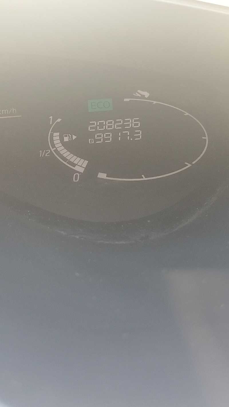 2013 Nissan Serena 2,0L 2013 Cyprus