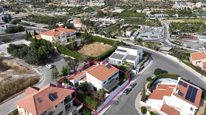 4-bedroom detached house for sale