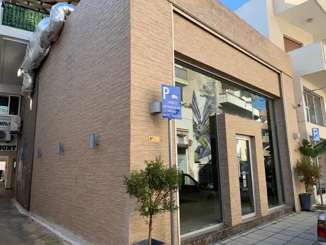 Elegant office/showroom with high ceiling and offices on second floor, Επαρχία Λάρνακας — Λάρνακα - Σκάλα