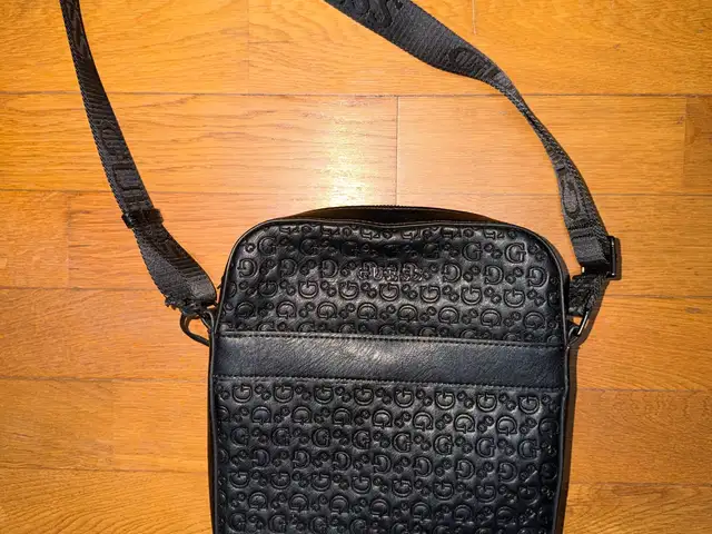 Guess 4g monogram crossbody bag, Nicosia — Nicosia - Ag. Antonios