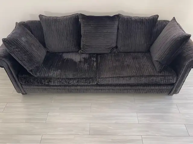 Velvet couch, Paphos — Pegeia