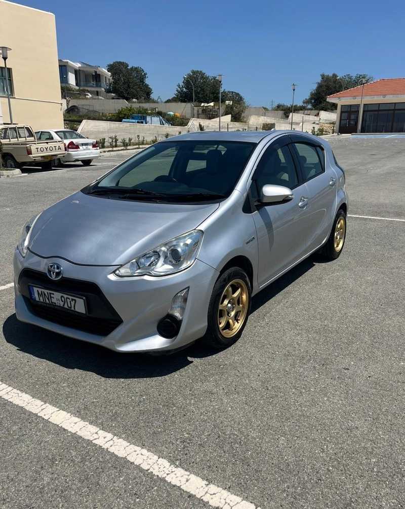 2015 Toyota Aqua 1,5L 2015 Cyprus