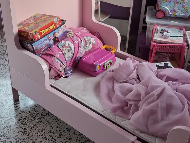 Ikea rose bed, used in very good condition, Επαρχία Λάρνακας — Μαρί