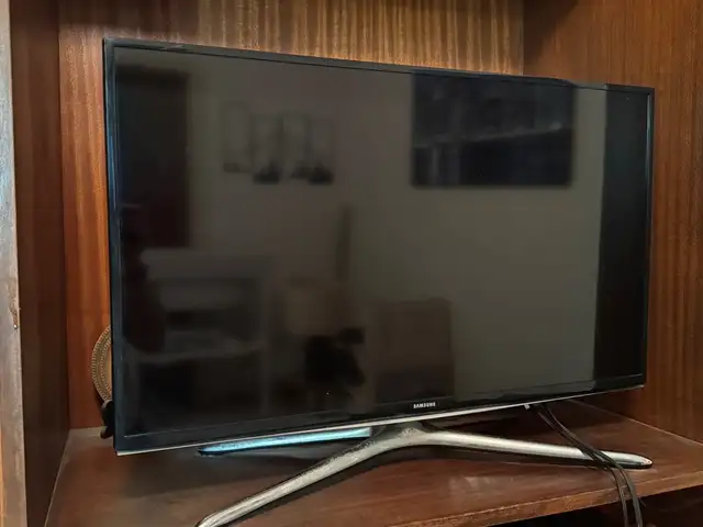 Samsung 32 inch smart tv, Επαρχία Λευκωσίας — Στρόβολος - Άγιος Βασίλειος