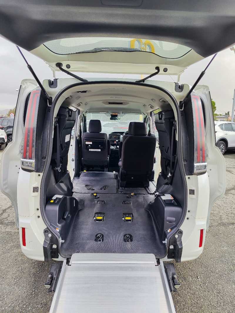 2020 Toyota Noah 2,0L 2020 Cyprus