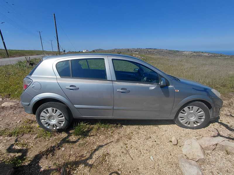 2010 Opel, Vauxhall Astra 1,6L 2010 Cyprus