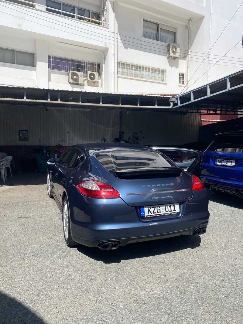 2011 Porsche Panamera 4,8L 2011 Cyprus