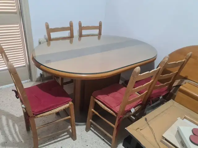 Τραπέζι με καρέκλες. Καναπές που γίνεται κρεβάτι και TV έπιπλο, Nicosia — Egkomi - Makedonitissa