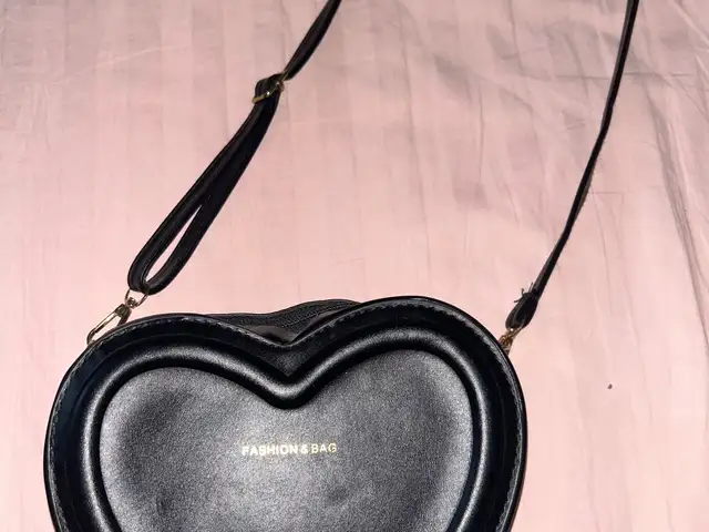 Heart shaped bag, Nicosia — Agioi Omologites