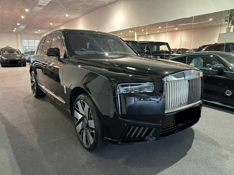 Rolls Royce Cullinan 6,8L 2024