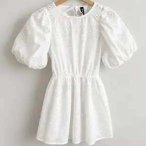 White dress, Επαρχία Λάρνακας — Μενεού