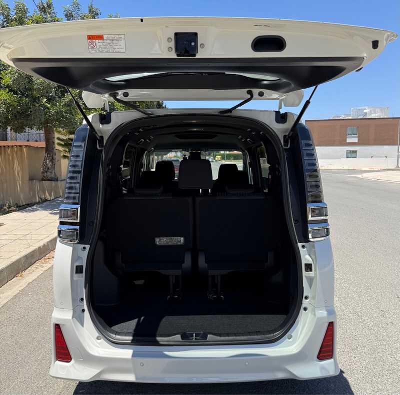2021 Toyota Voxy 2,0L 2021 Cyprus