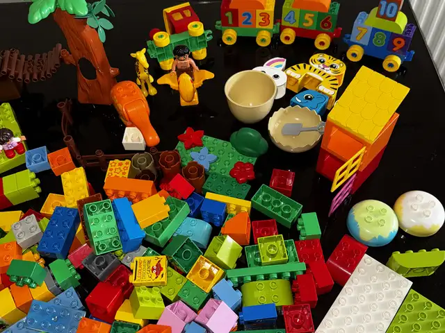 Big bundle lego duplo with dinosaurs, Επαρχία Λευκωσίας — Στρόβολος - Ακρόπολη