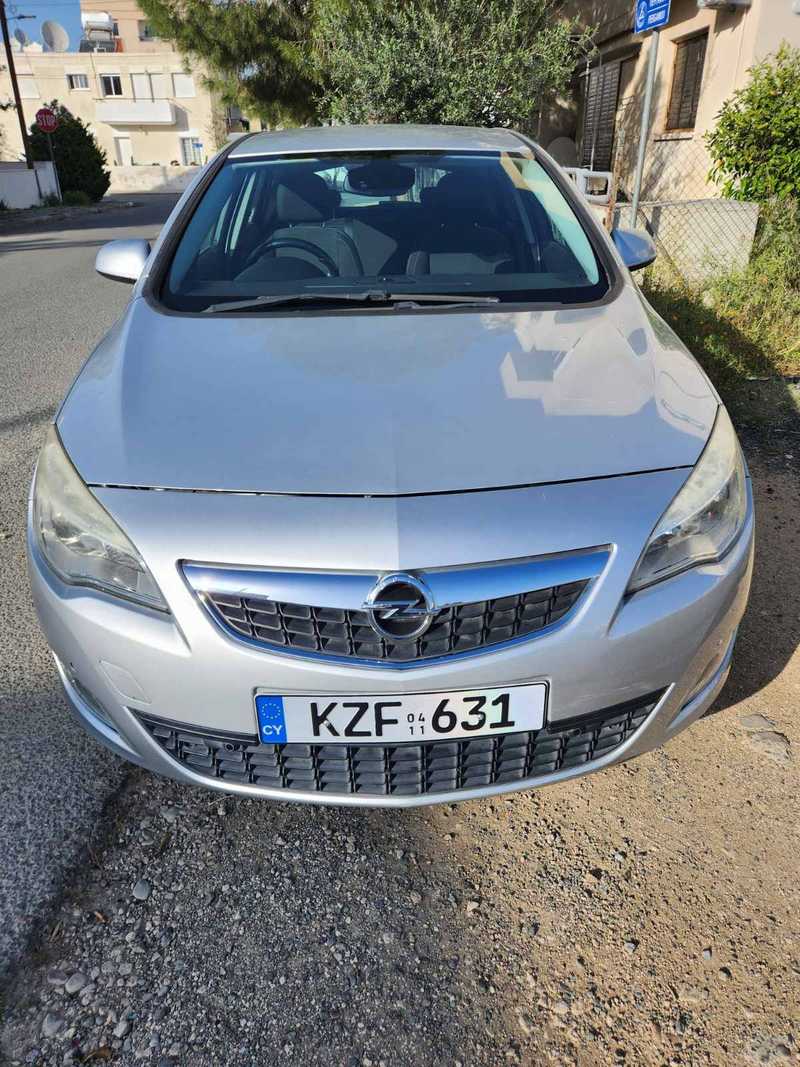2011 Opel, Vauxhall Astra 1,6L 2011 Cyprus