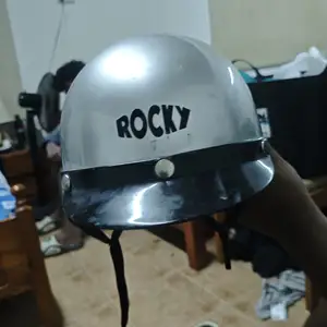 Rocky helmet, Επαρχία Λάρνακας — Λάρνακα - Φοινικούδες