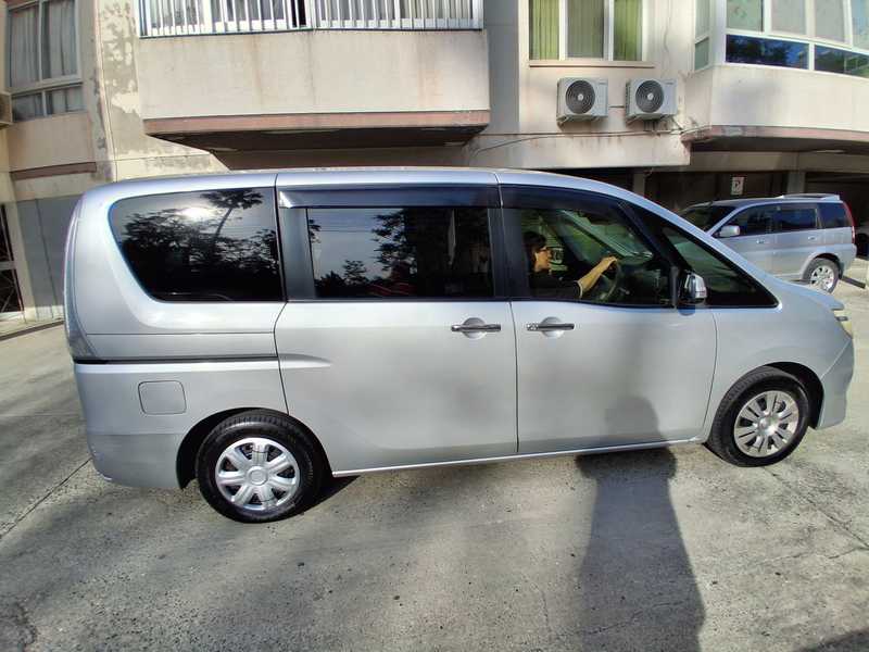 Nissan Serena 2,0L 2014