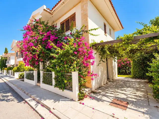 2-bedroom villa to rent, Paphos — Paphos - Universal - 2
