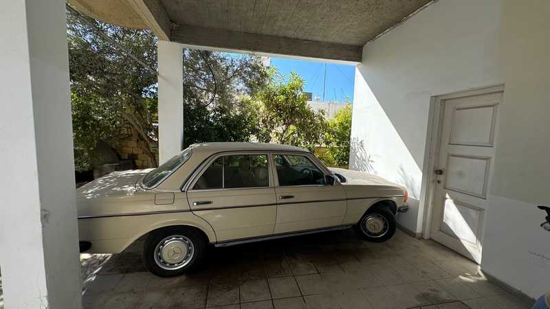 1984 Mercedes-Benz E-Class 2,2L 1984 Cyprus
