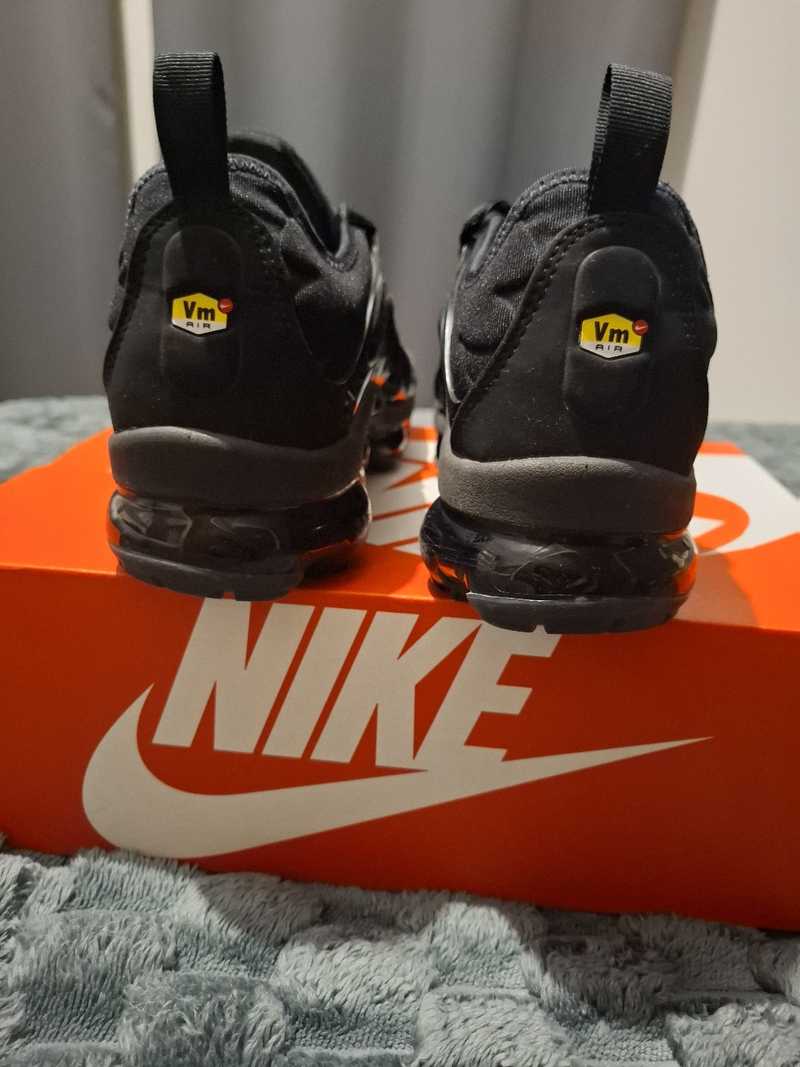 air vapormax plus fake vs real