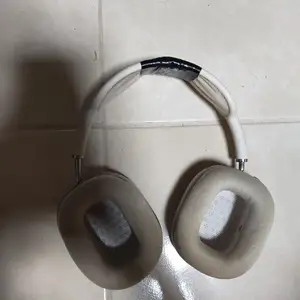 Airpods max, Επαρχία Λεμεσού — Ερήμη
