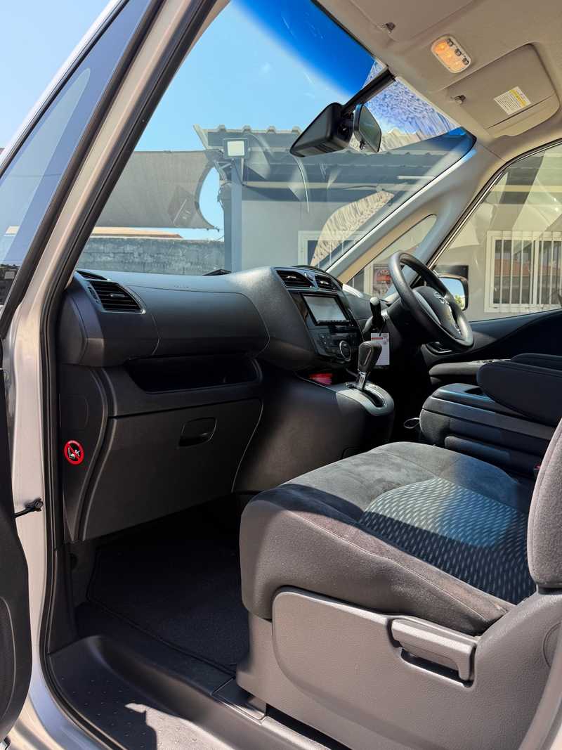 2015 Nissan Serena 2,0L 2015 Cyprus