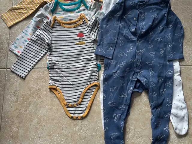 5 pieces 12-18 months winter onesies and vests, Επαρχία Λάρνακας — Αραδίππου - Άγιος Φανούριος