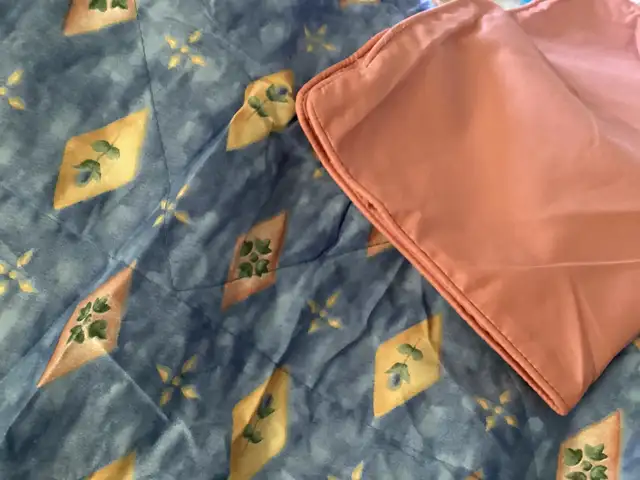 Lightly quilted bedspread, Επαρχία Λεμεσού — Φοινικάρια