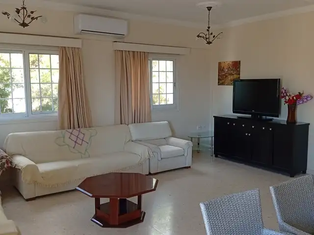 3-bedroom semi-detached to rent, Larnaca — Larnaka - Kamares