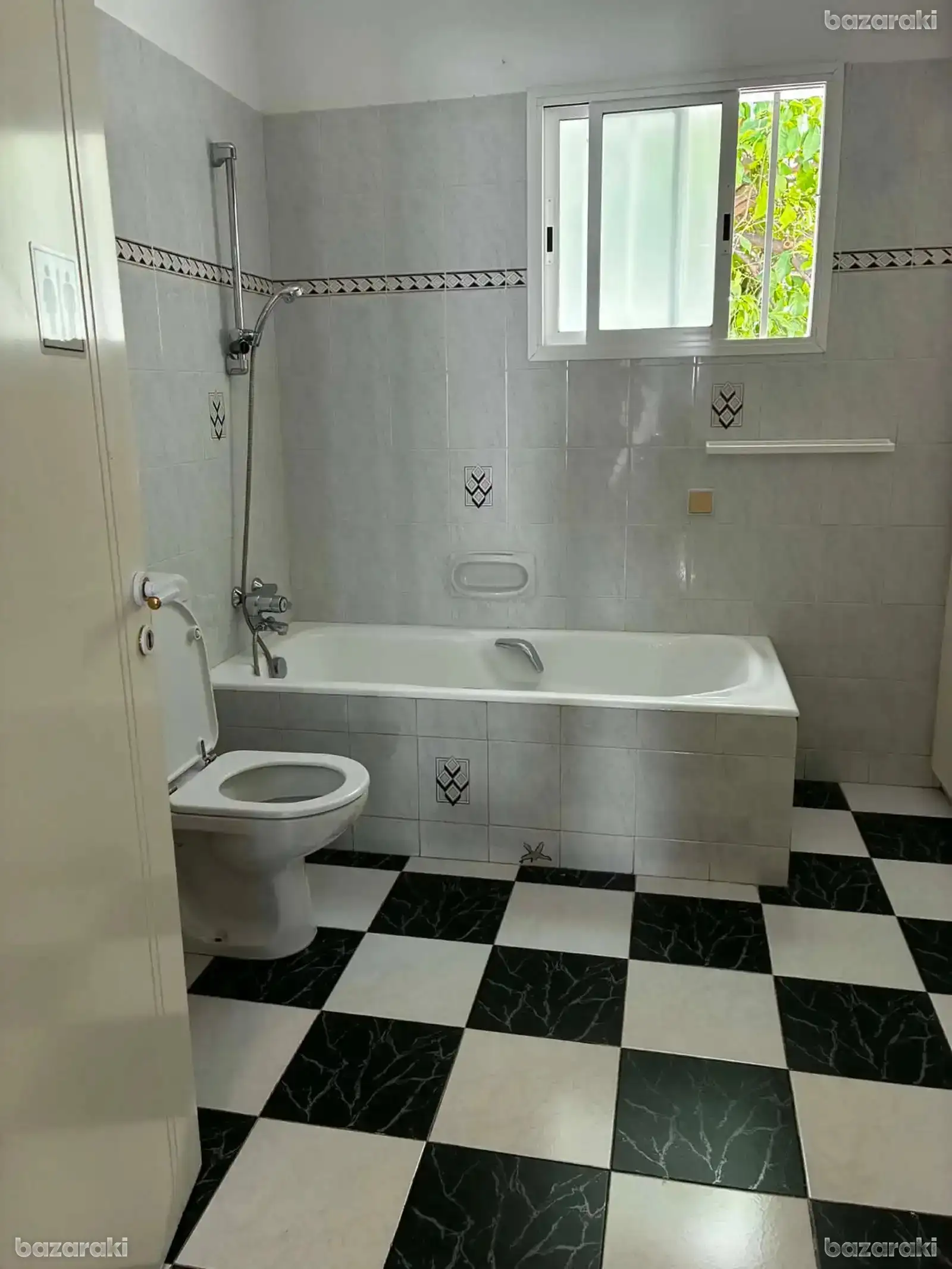 House, 6 bedrooms — 8