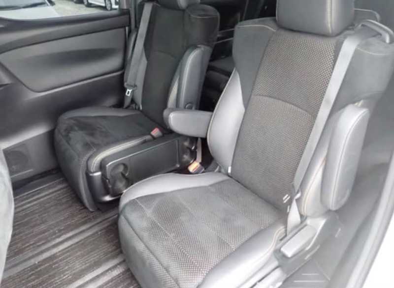 2022 Toyota Alphard 2,5L 2022 Cyprus