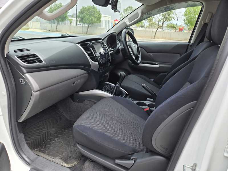 2017 Mitsubishi L200 2,4L 2017 Cyprus