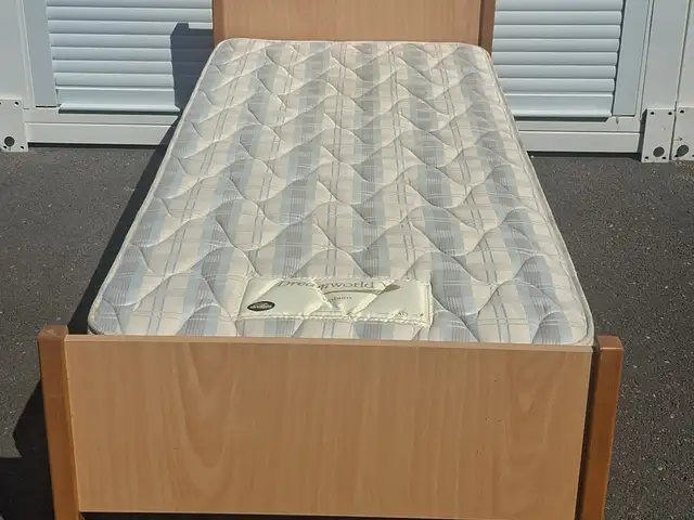 Bed with mattress, single, Επαρχία Λεμεσού — Λεμεσός - Ομόνοια
