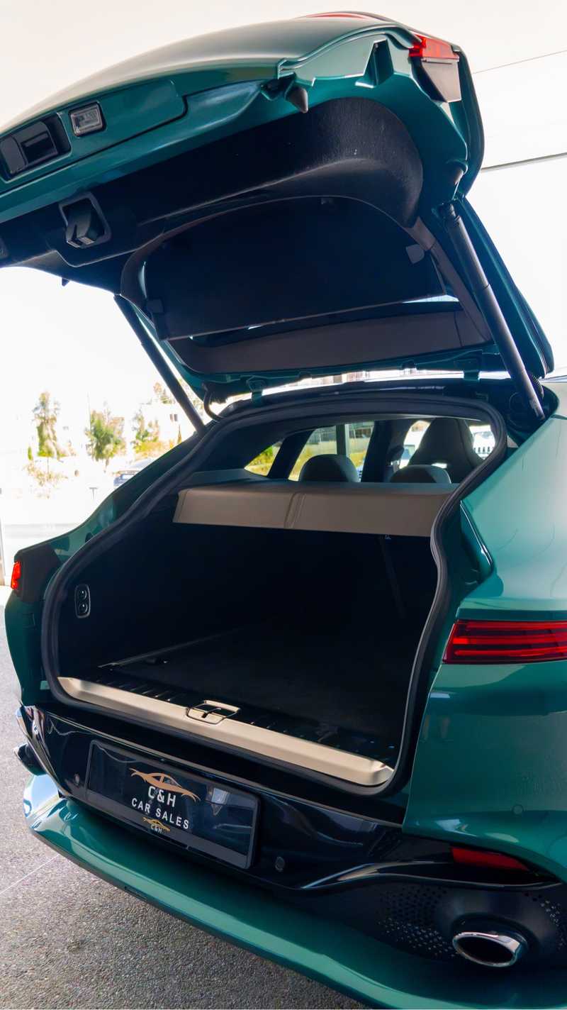 2023 Aston Martin DBX 4,0L 2023 Cyprus