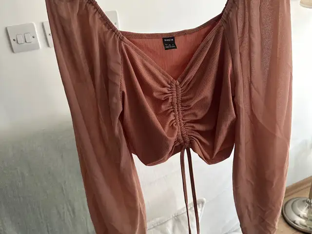 New long sleeved top, Nicosia — Aglantzia