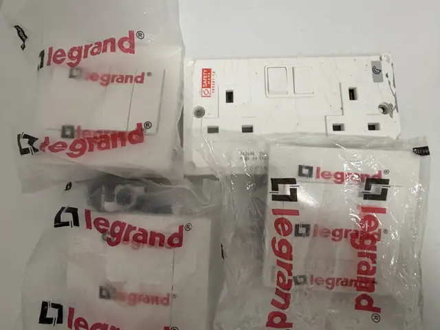 Legrand belanko s τεμάχια καινούργια πρίζες & διακόπτες, Limassol — Limassol - Agia Fyla