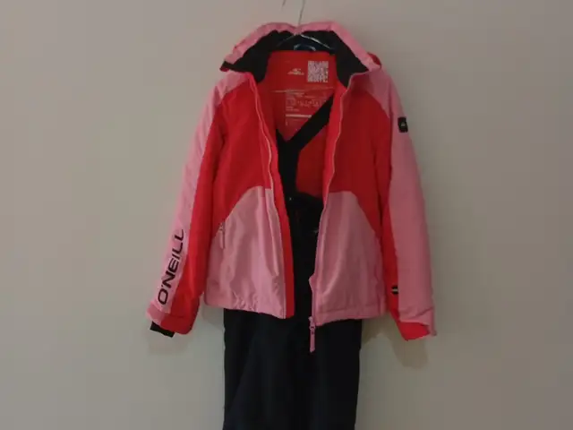 Girls Ski Suit mint new, Limassol — Agios Athanasios
