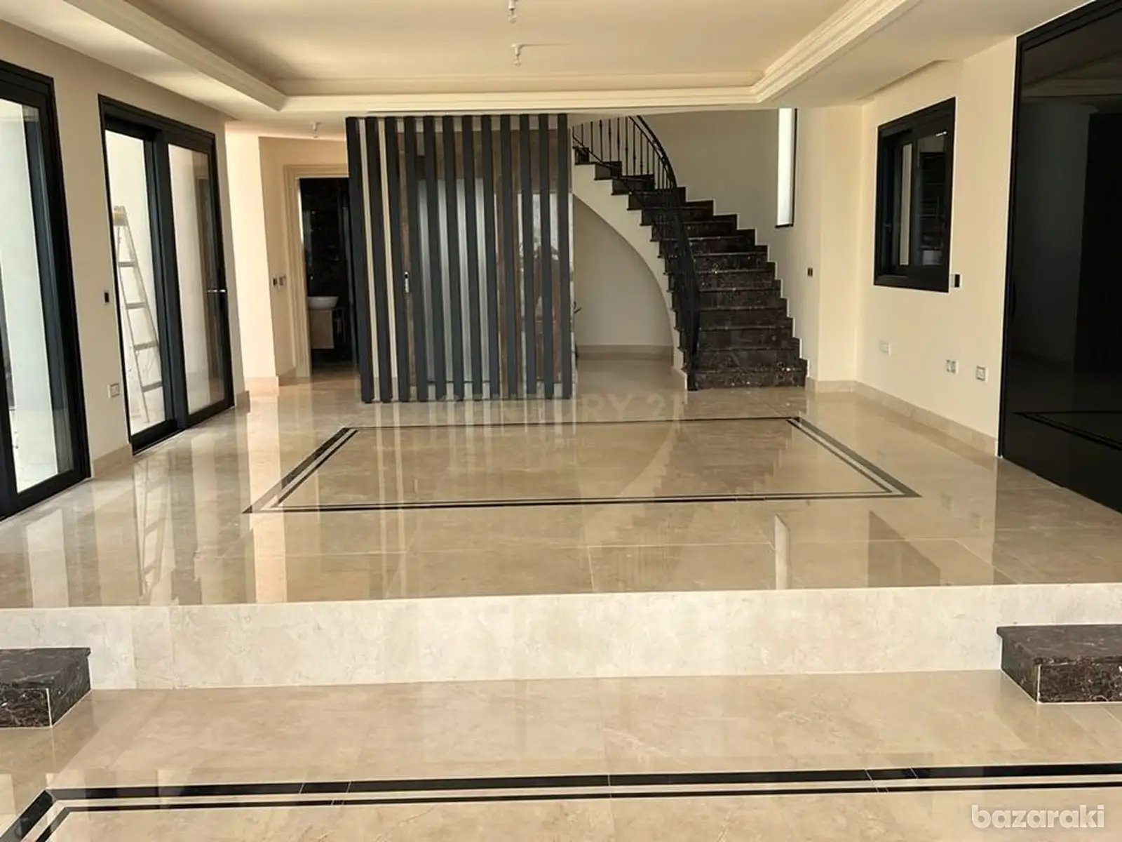 Villa, 5 bedrooms — 12