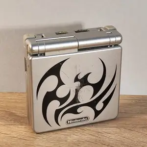 Nintendo game boy advance sp ags-101 silver tribal design, Επαρχία Λεμεσού — Άγιος Αθανάσιος
