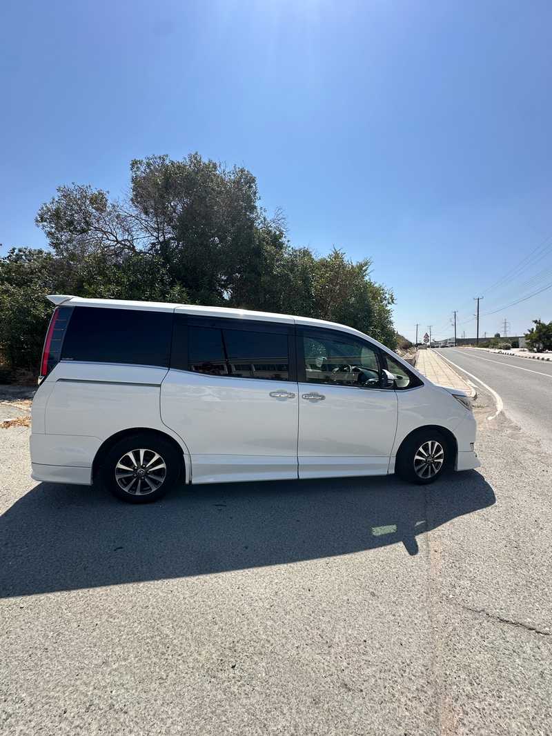 Toyota Esquire 2,0L 2018